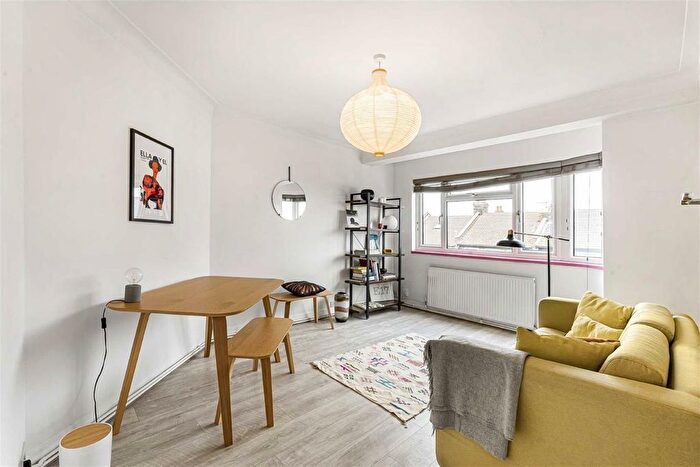 2 Bedroom Flat To Rent In Lea Bridge Road, Leyton, E10