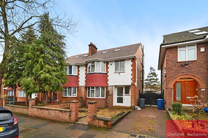 4 Bedroom Property For Sale In Bowes Road, London, W3