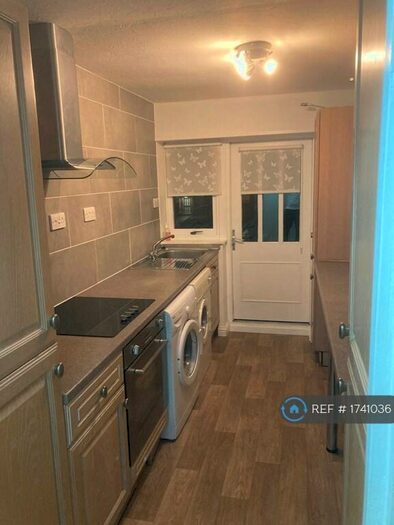 3 Bedroom Flat To Rent In Fintry Mains, Dundee, DD4