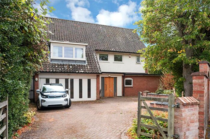 4 Bedroom Detached House For Sale In Avenue Road, Stoneygate, Leicester, LE2