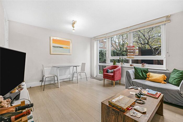 3 Bedroom Flat For Sale In Westbridge Road, London, SW11