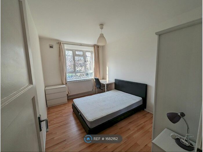 2 Bedroom Flat To Rent In Baird House, London, W12
