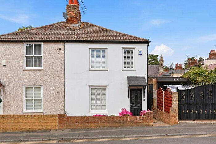 3 Bedroom Semi-Detached House For Sale In Hammonds Lane, Great Warley, CM13