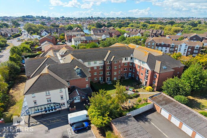 1 Bedroom Flat For Sale In Stour Road, Christchurch, BH23