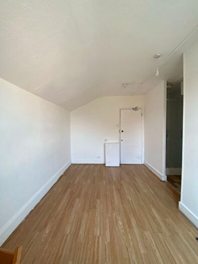 Studio To Rent In Dyne Road, London, NW6