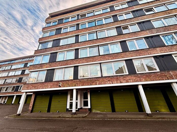 4 Bedroom Flat To Rent In High Kingsdown, Bristol, BS2