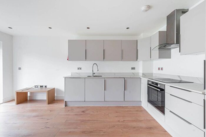 2 Bedroom Flat To Rent In Steeplands, Bushey, WD23