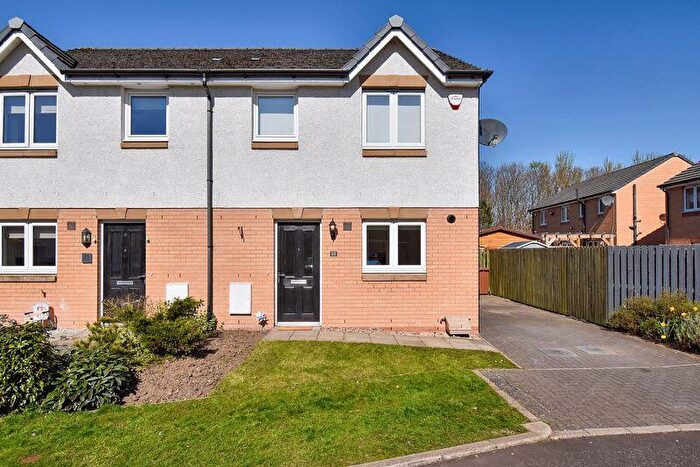 3 Bedroom Semi-Detached House For Sale In Croyhill View, Smithstone, G68