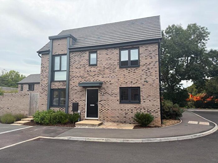 3 Bedroom End Of Terrace House To Rent In Woodyard Avenue, Chesterfield, S41