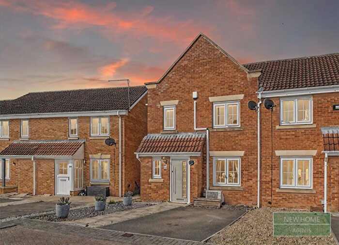 3 Bedroom End Of Terrace House For Sale In Heather Court, Castleford, WF10