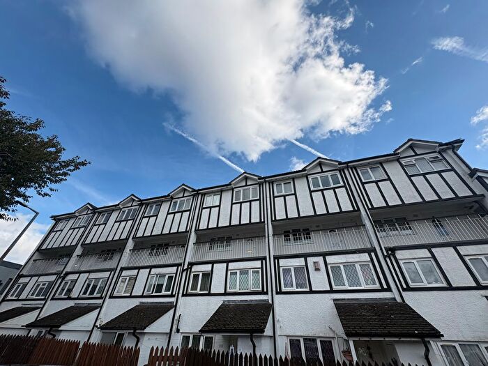 3 Bedroom Flat To Rent In Scribbans Close, Smethwick, B66