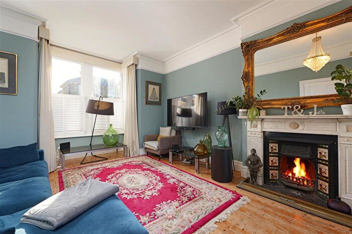4 Bedroom Detached House For Sale In Barty House, Newton Road, Faversham, ME13