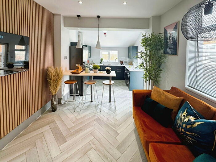 1 Bedroom Town House To Rent In Lansdown Road, Old Town, Swindon, Wiltshire, SN1