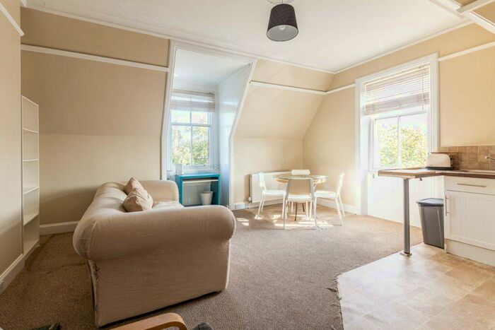 3 Bedroom Flat To Rent In L &#; Craigmillar Park, Edinburgh, EH16