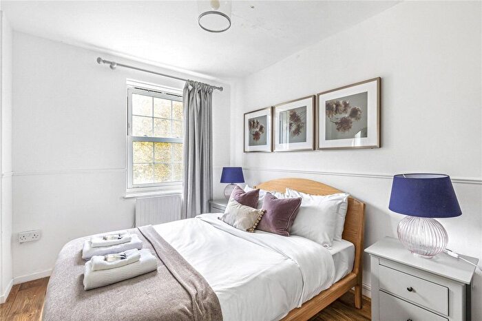 3 Bedroom Flat To Rent In Sackville House, London, SW16