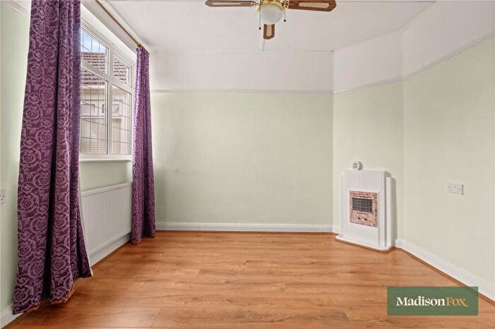 2 Bedroom Bungalow For Sale In Ashley Avenue, Ilford, IG6
