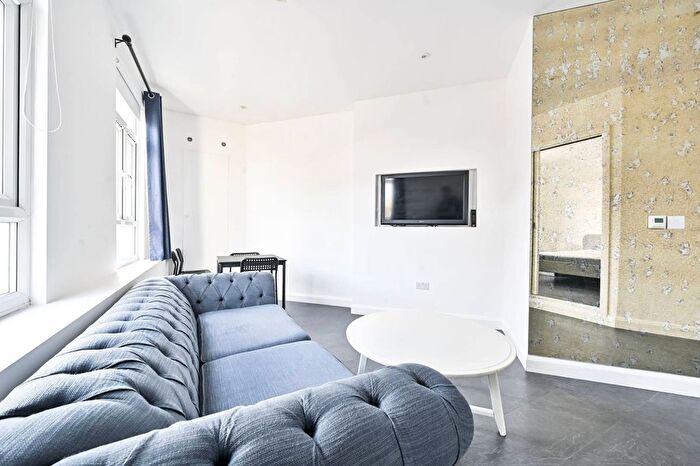 1 Bedroom Flat To Rent In Dawes Road, Munster Village, London, SW6