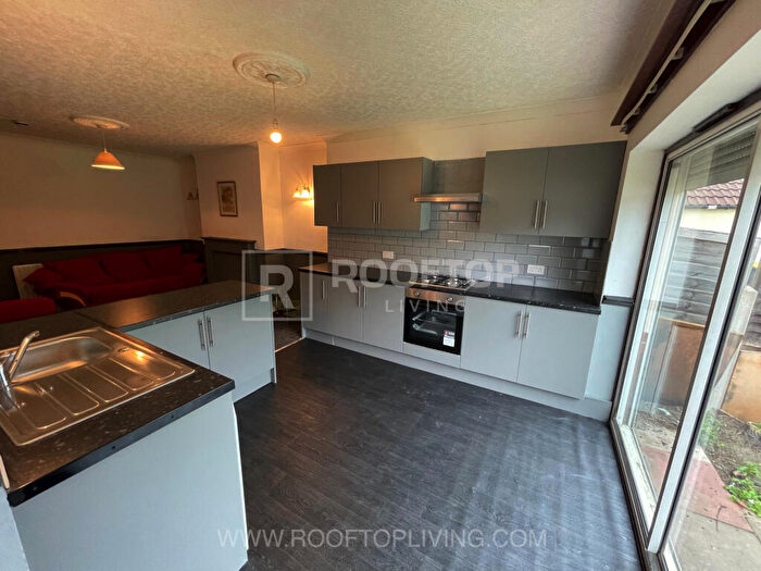 5 Bedroom House To Rent In St. Annes Road, Leeds, LS6