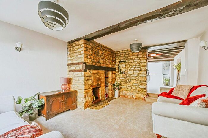 3 Bedroom Terraced House For Sale In Church Street, Calne, SN11