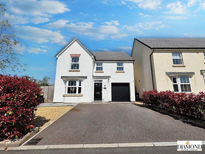 4 Bedroom Detached House For Sale In Sandy Place, Tiverton, EX16