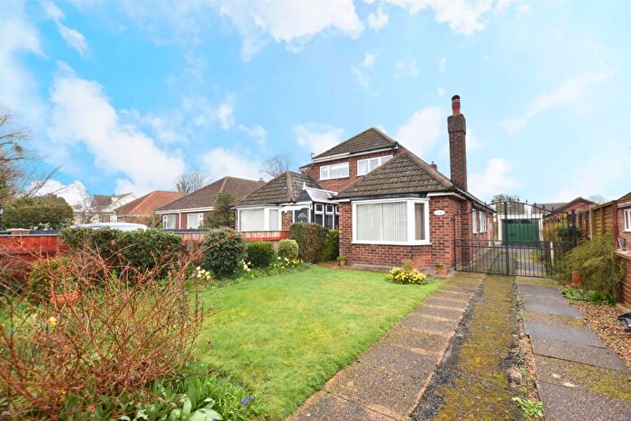 3 Bedroom Semi-Detached Bungalow For Sale In Fairfield Avenue, Scartho, Grimsby, DN33