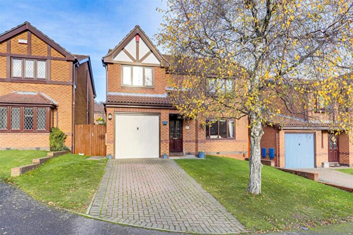 4 Bedroom Detached House For Sale In Glanton Way, Arnold, Nottinghamshire, NG5