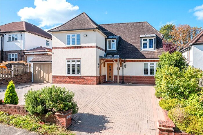 4 Bedroom Detached House For Sale In Green Curve, Banstead, Surrey, SM7