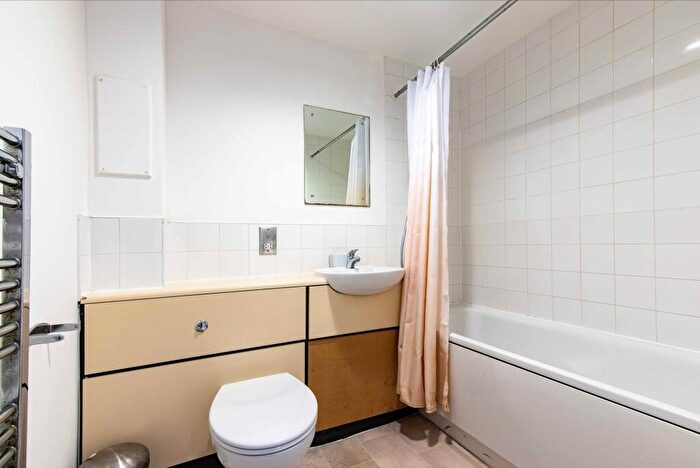 2 Bedroom Flat To Rent In Cymbeline House, - Shakespeare Street, NG1