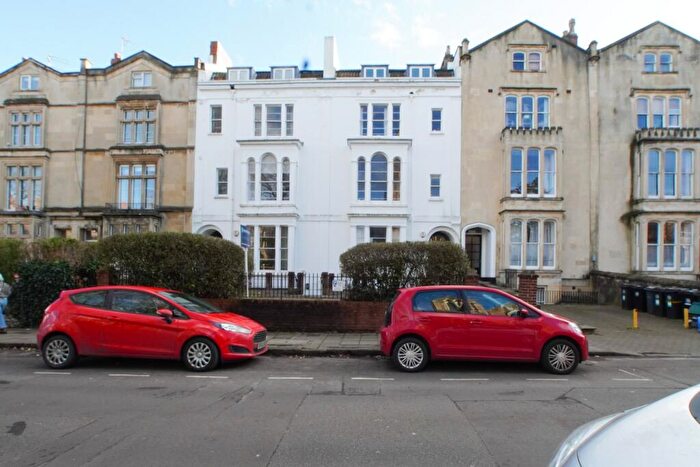 1 Bedroom Flat To Rent In Oakfield Road, , Clifton, BS8