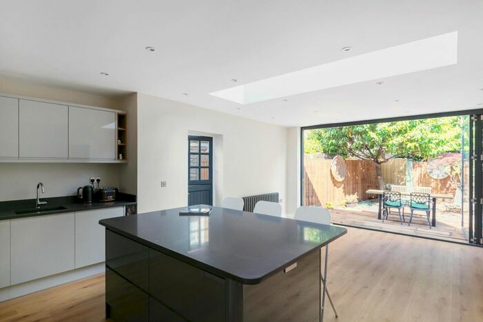 4 Bedroom End Of Terrace House To Rent In Silverton Road, Hammersmith, London, W6
