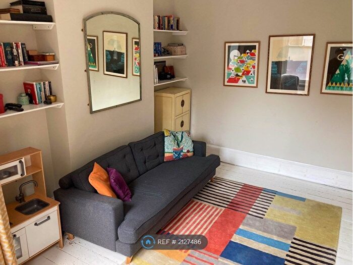 2 Bedroom Flat To Rent In Seven Sisters, London, N15