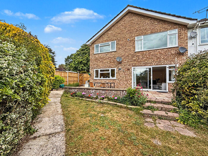2 Bedroom Flat For Sale In Birkdale Court, Broadstone, BH18