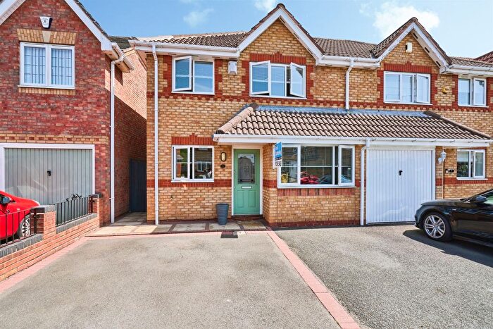 3 Bedroom Semi Detached House For Sale In Keyworth Close, Tipton, DY4