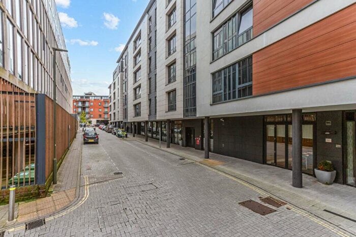 2 Bedroom Flat To Rent In Alexandra Terrace, Guildford, Surrey, GU1