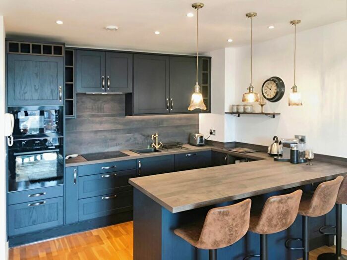 2 Bedroom Apartment To Rent In Piccadilly Place, Manchester, M1