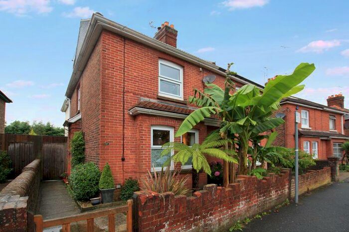 3 Bedroom Semi-Detached House To Rent In Malthouse Road, Crawley, RH10