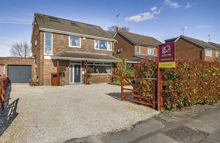 5 Bedroom Detached House For Sale In Chatsworth Avenue, Winnersh, Berkshire, RG41