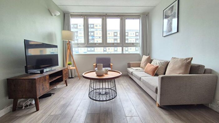 2 Bedroom Flat To Rent In Charlotte Despard Avenue, London, SW11