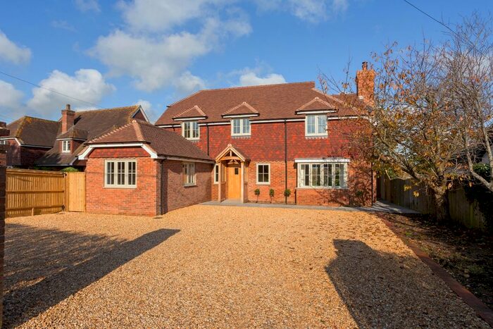 5 Bedroom Detached House To Rent In New Hall Lane, Small Dole, Henfield, BN5