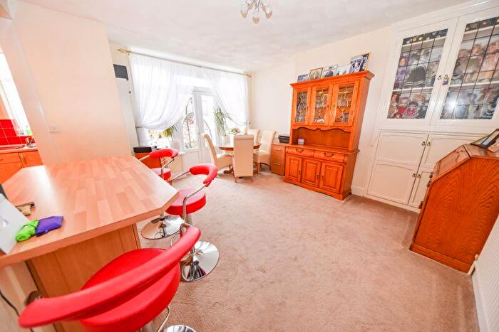 3 Bedroom End Of Terrace House For Sale In Park Grove, Cosham, PO6