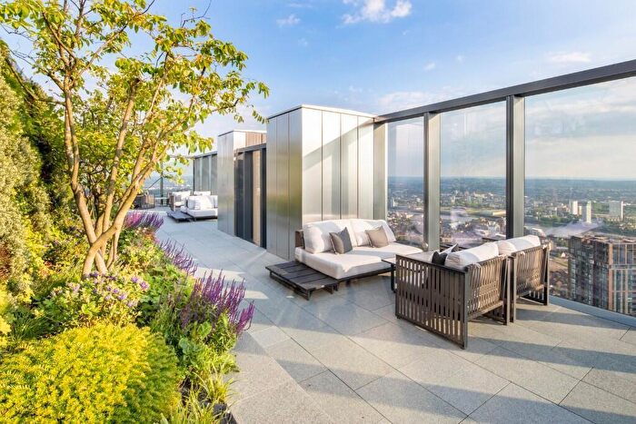 2 Bedroom Apartment For Sale In South Quay Plaza, Canary Wharf, London, E14