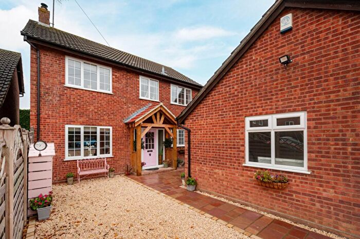 4 Bedroom Detached House For Sale In High Street, Thurleigh, MK44