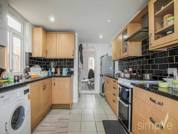 2 Bedroom Flat To Rent In Abbotts Road, Southall, Middlesex, UB1