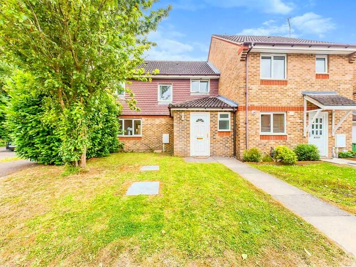 3 Bedroom Semi-Detached House To Rent In Cowslip Close, Southwater, RH13