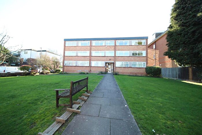 1 Bedroom Flat For Sale In Chase Side, London, N14