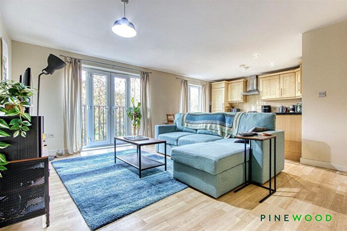 2 Bedroom Flat For Sale In Stevenson House, Tapton Lock Hill, Tapton, Chesterfield, Derbyshire, S41