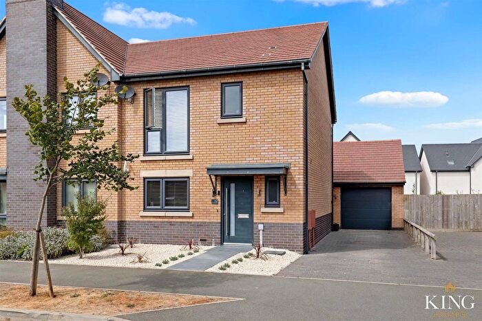 3 Bedroom Semi-Detached House For Sale In Skylark Avenue, Stratford-Upon-Avon, CV37