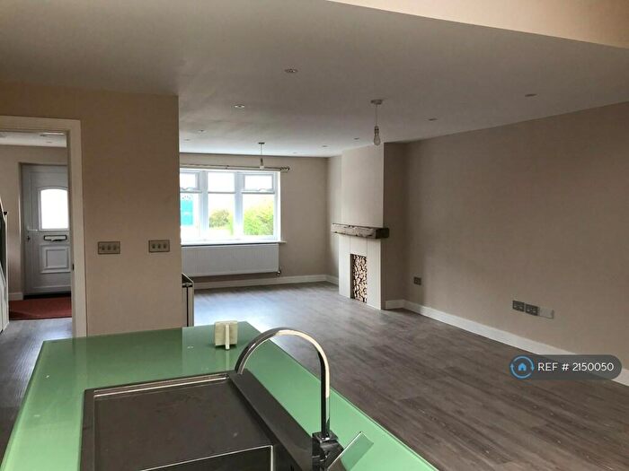 3 Bedroom Semi-Detached House To Rent In Meadow Road, Henley-In-Arden, B95