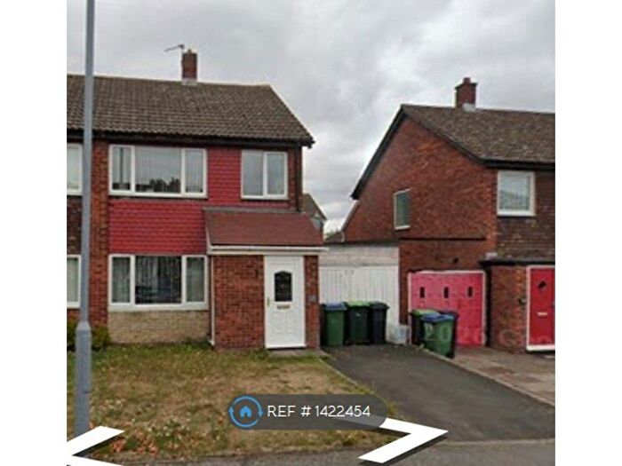 3 Bedroom Semi-Detached House To Rent In Mounts Road, Wednesbury, WS10