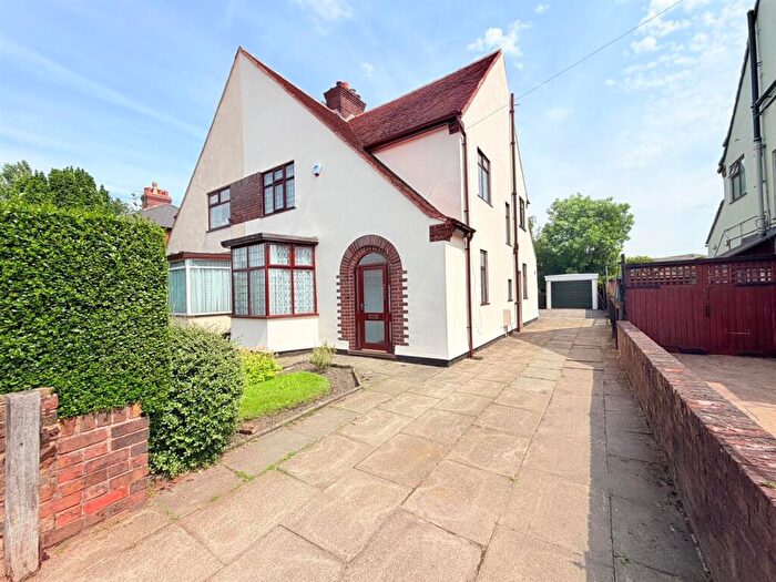 3 Bedroom Semi-Detached House For Sale In Cheetham Hill Road, Dukinfield, SK16